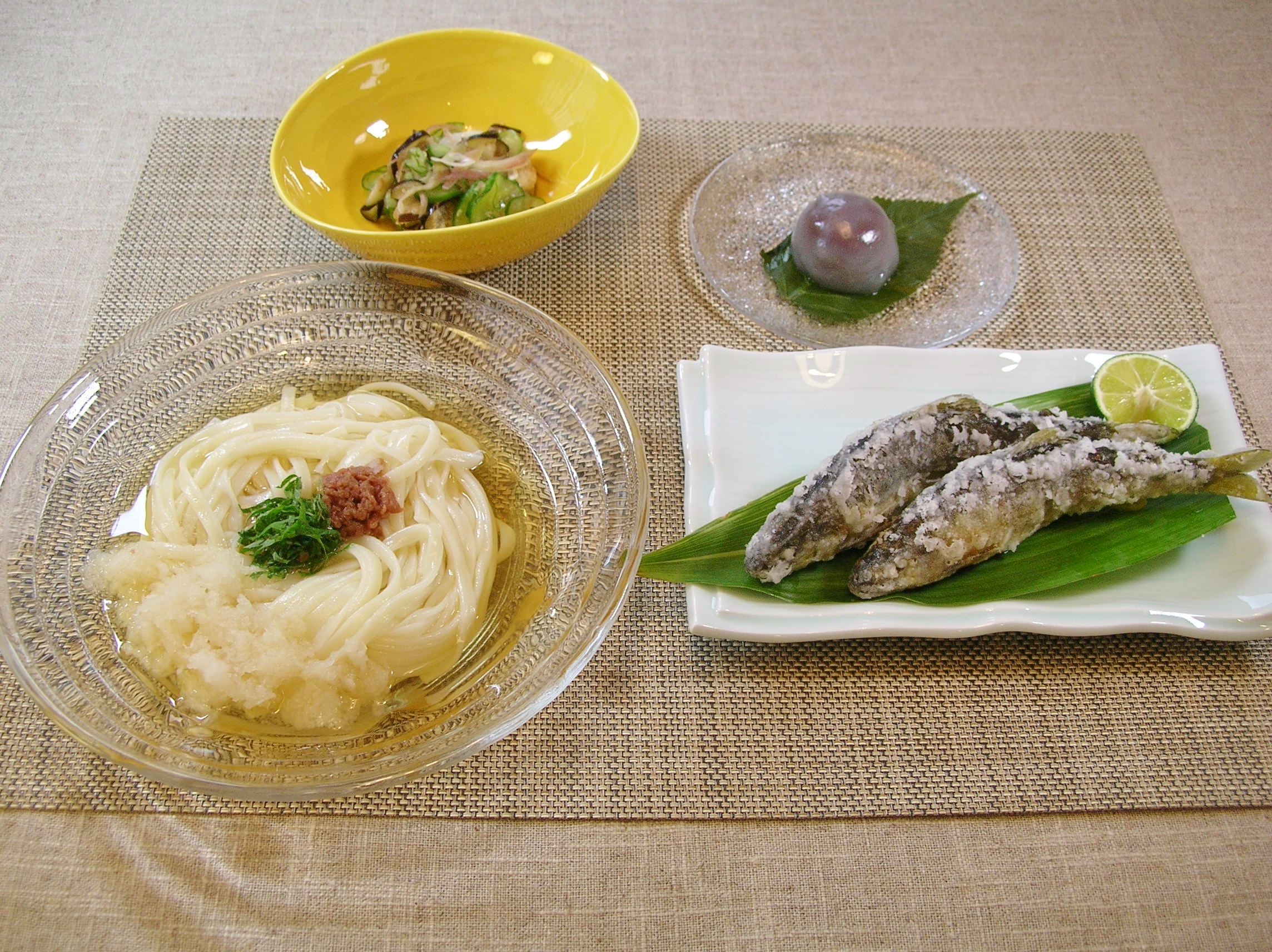 梅冷やしうどん ＆ 鮎の唐揚げ